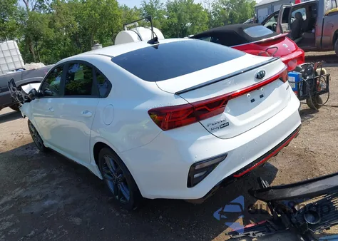 2021 Kia Forte Gt-Line z USA, uszkodzony, nr VIN 3KPF34AD6ME367363